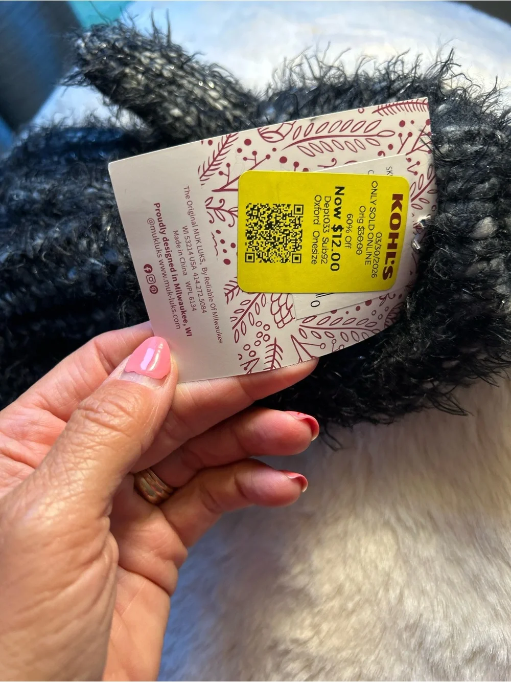 NWT!  Women’s Muk Luks fuzzy mittens.